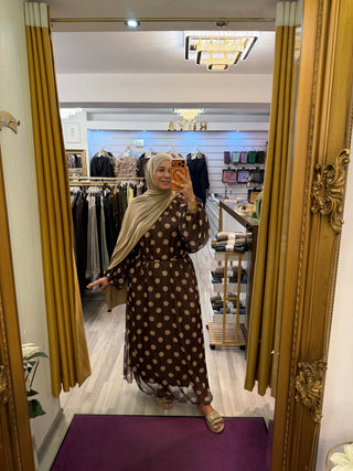 Punktiertes Chiffonkleid